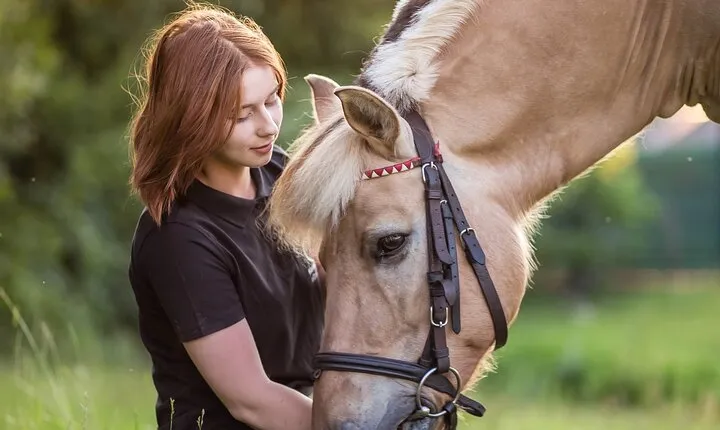 From Krakow: Horse Riding by the Lake Private Tour
