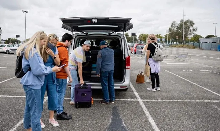 Private Hanoi Airport Transfer: One Way or Two Ways Transfer