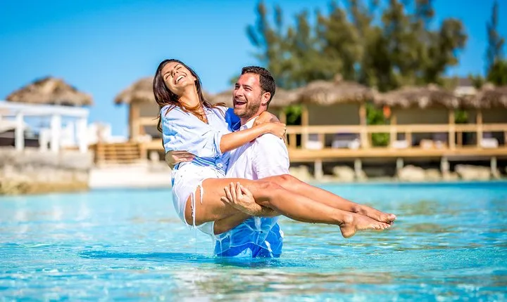 Pearl Island Bahamas Beach Escape with Lunch