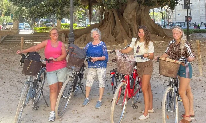 Valencia (Ruzafa): Guided Bike Tour of the city's highlights.