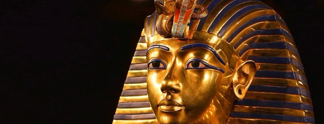 Grand Egyptian Museum and Giza Pyramids by plane from Sharm