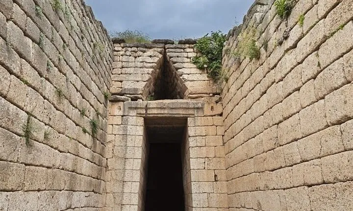 Corinth Canal Mycenae Nafplion Spanish guided tour