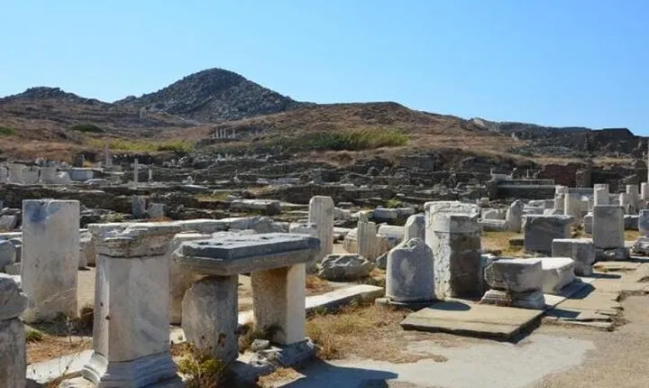 Ancient Delos and Rhenia Island Cruise from Tourlos