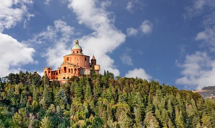Tour from Bologna on the hills of Bologna with a stop in the cellar