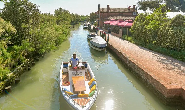 4 hours Private Boat Tour to Murano, Burano with local real guide