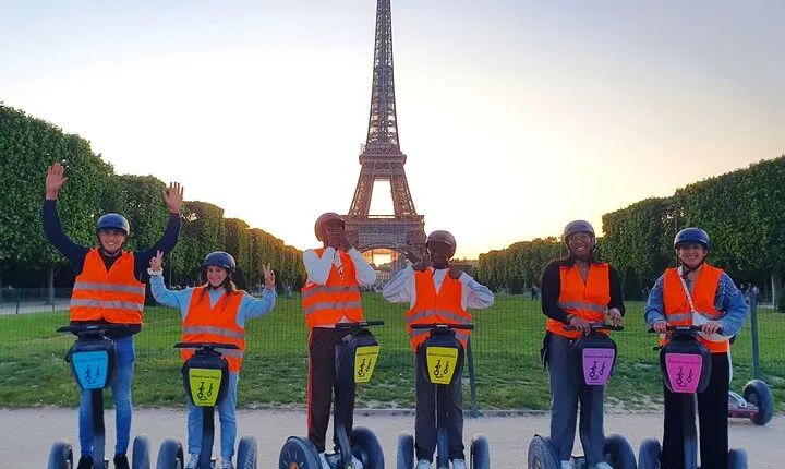 Segway by night ! Illuminated Paris