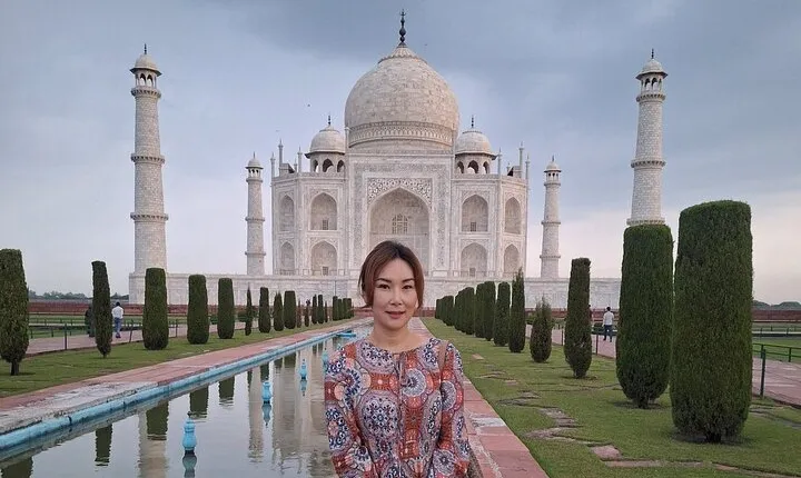 Day Trip Taj Mahal and others Monuments Agra with Photography