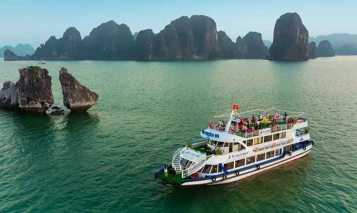 Full-Day Halong Bay 5 Stars Luxury Cruise Tour with Buffet Lunch