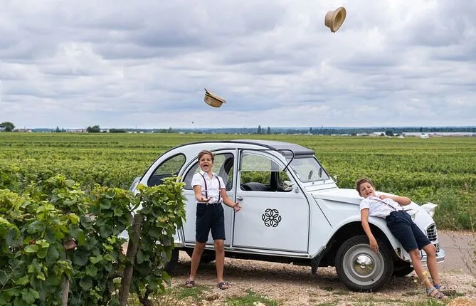 Citroën 2CV Burgundy rental and Tasting at the Château de Pommard