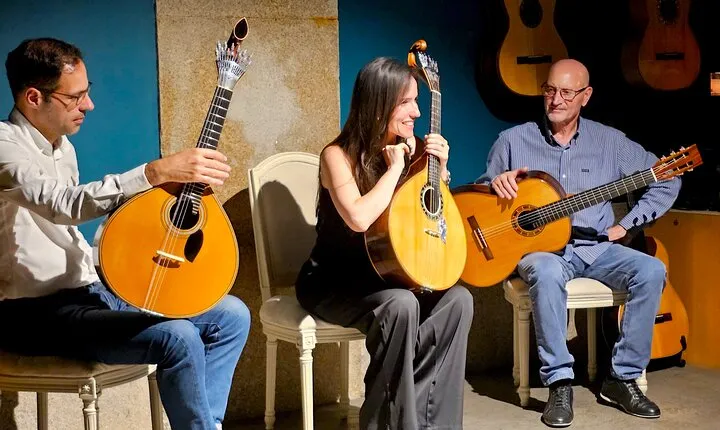 Porto : Show DE Fado and Porto wine at St. Bento Station