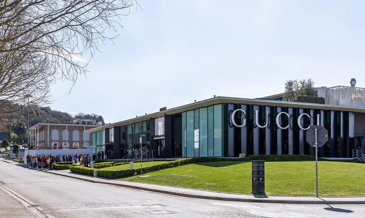 Private Shopping Tour from Florence hotels to The Mall Outlet