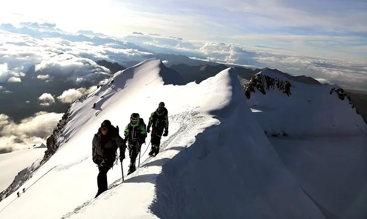 Huayna potosi 6088m. 3 day Climb