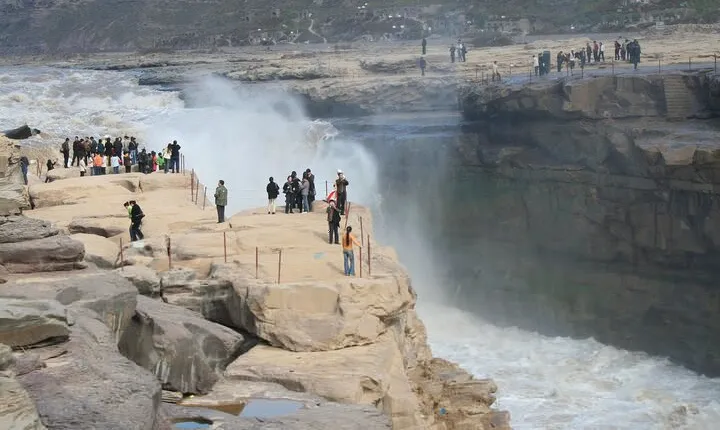 Day Trip to Hukou Waterfall and Huangdi Mausoleum