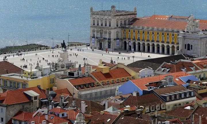 Private full day tour to Lisbon from Oporto with Hotel pick up