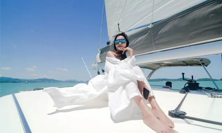 Private Catamaran Yacht to Maiton and Coral with sunset cruise