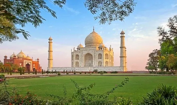 All Inclusive Taj Mahal, Agra Fort and Baby Taj Tour from Delhi
