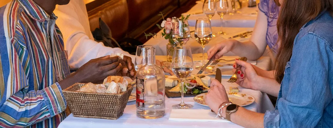 Traditional food tour in Montmartre neighborhood