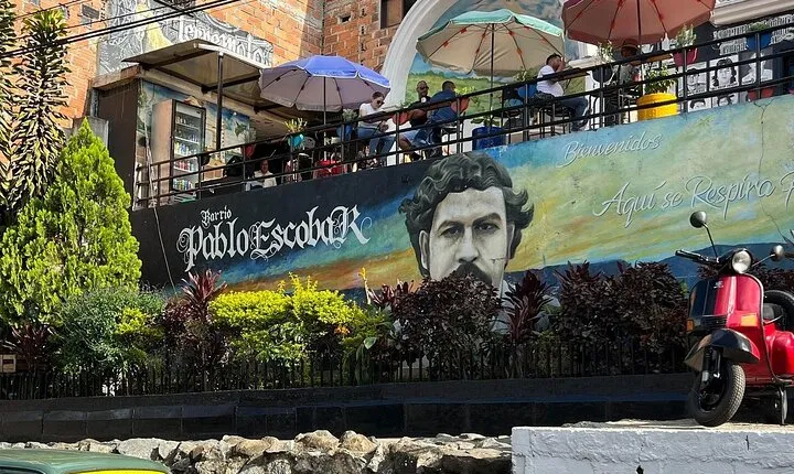 Private Walking Tour in Barrio Escobar