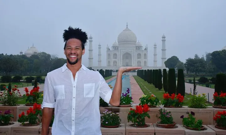 Taj Mahal Day Trip with Lunch by Car from Delhi