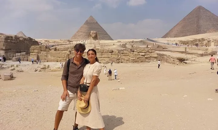 8-hours private tour Giza pyramids, lunch, camel ride and Egyptian museum