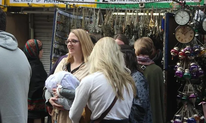 Private Guided Delhi Shopping Tour with Transfers