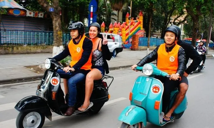 Vespa Tour Hanoi After Dark 04 hrs
