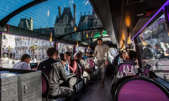 Champs-Elysées Lunch and Champagne on a Panoramic Bus