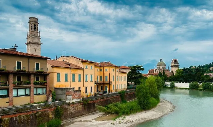 Private 2,5 hour Walking Tour of Verona with Private Tour Guide