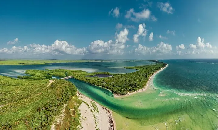 Tulum: Small Group Eco Boat Tour to Sian Ka'an