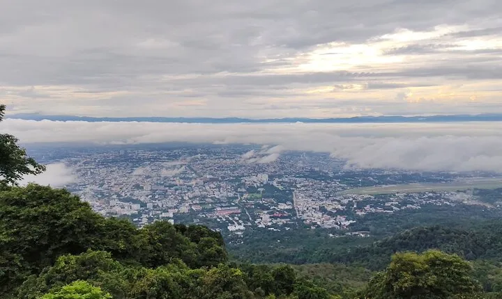 3 experiences: Doi Suthep Temple, Wat Phalat & monks trails hike