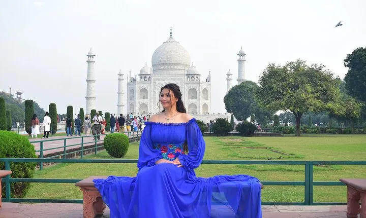 From Delhi : Luxury Taj Mahal Tour By Luxury Car- All Inclusive