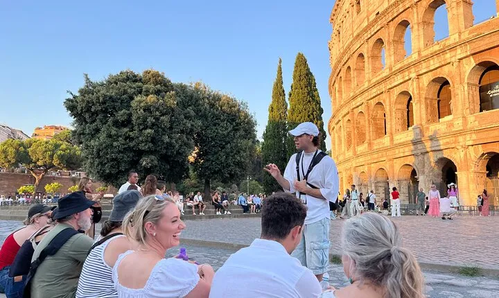 Colosseum and Roman Forum Sightseeing Area Night Walking Tour