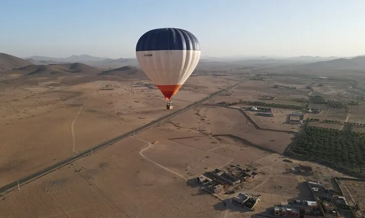 Fly in a hot air balloon in the sky of the Atlas in Marrakech