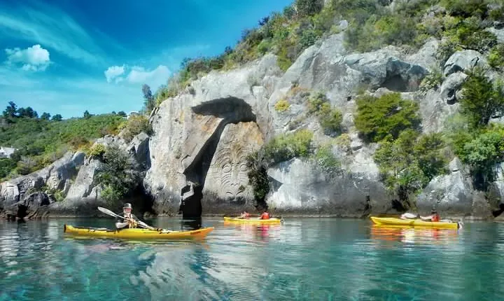 Half-Day Kayak to the Maori Rock Carvings in Lake Taupo