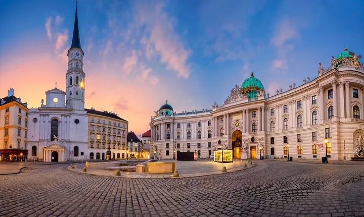 Vienna Scavenger Hunt and Highlights Self-Guided Tour