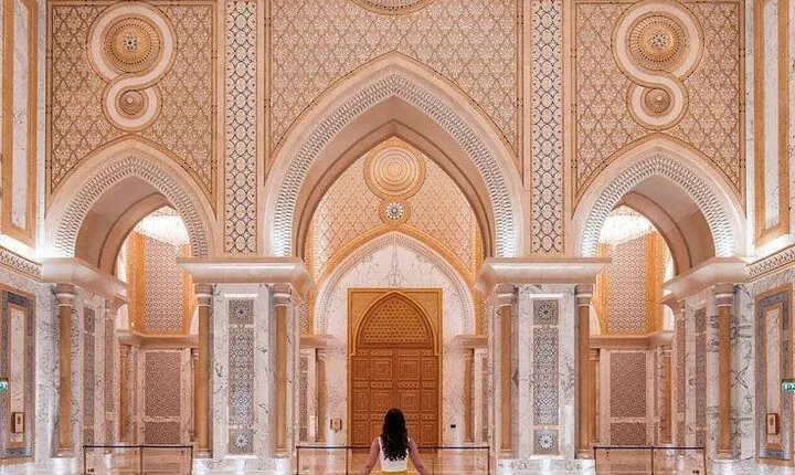 Dubai to Abu Dhabi Grand Mosque and Qasr Al Watan Palace