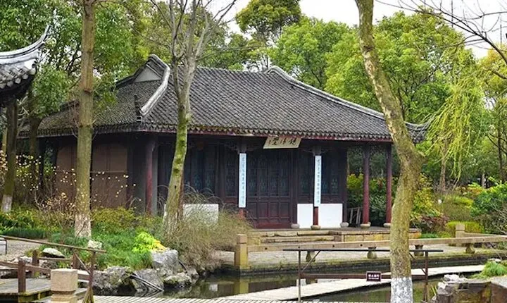 Shanghai Essence and Water Village Tour