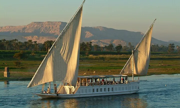 Luxury Private 5 Days Dahabiya Nile Cruise from Luxor to Aswan