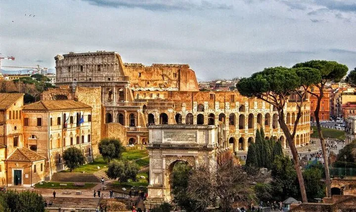 Colosseum and Roman Forum Semi-Private Guided Tour