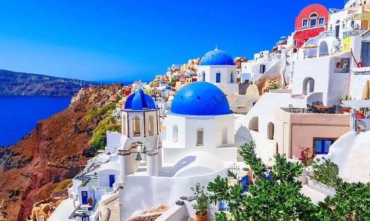 Santorini: Full Island Tour & Sunset with Local Guide & Pick-up