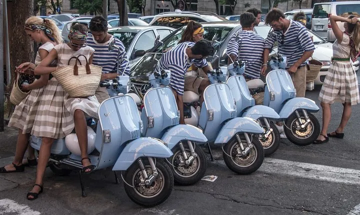 ROME LUXURY TOURS: Ride a Vespa in the city self-driving or with a driver