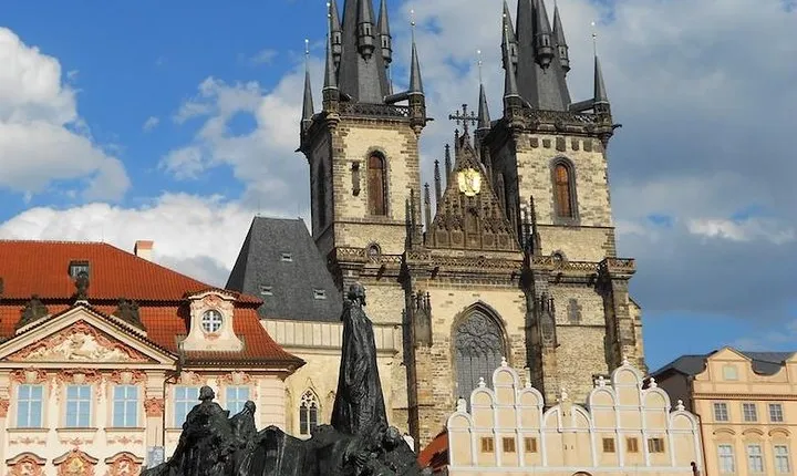 Your own guide for Old Town Highlights and Secrets Tour
