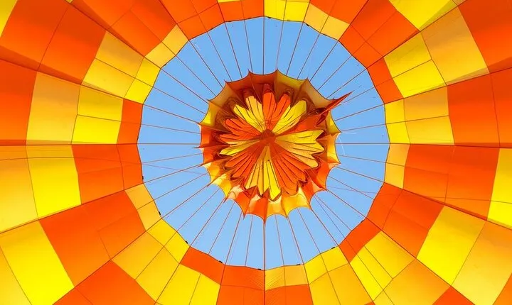 3-Hour Hot Air Balloon Sunrise Over Luxor Guided Ride with Pick Up