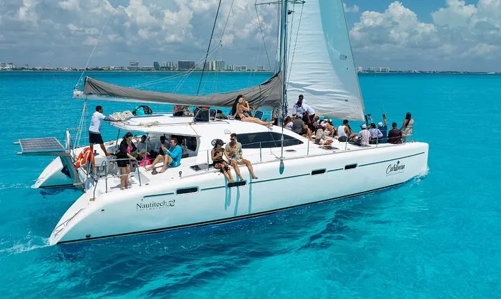 Cancun Catamaran: Sail to Isla Mujeres + Buffet & Drinks