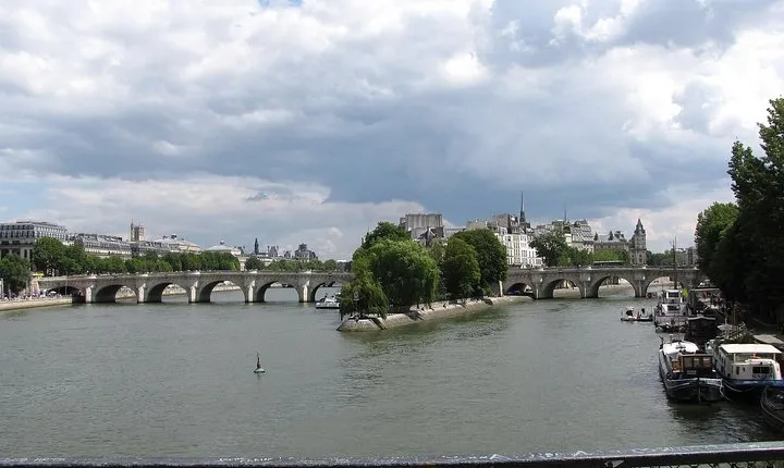 Paris - Historic Guided Walking tour