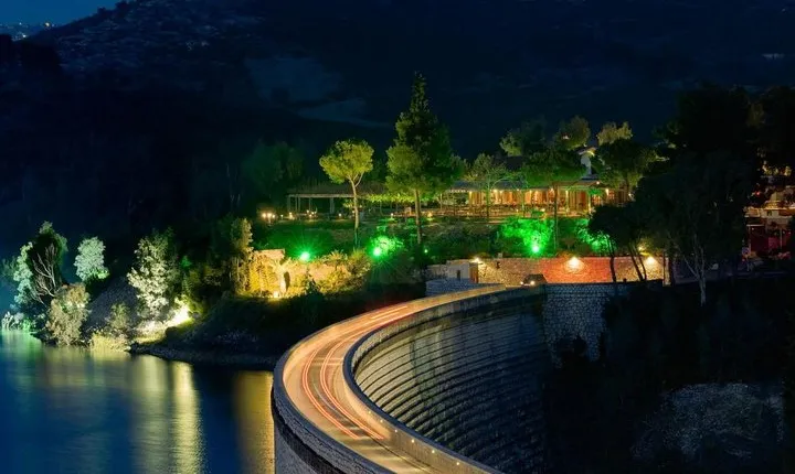 Marathon Private Tour (up to 11 people)