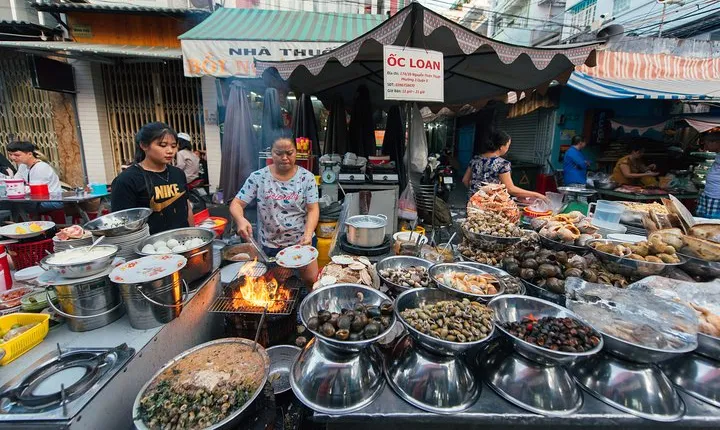 Street Food Tour on 2 wheels