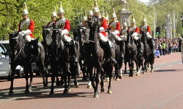 Full Day London Private Tour with Admission to Iconic Landmarks