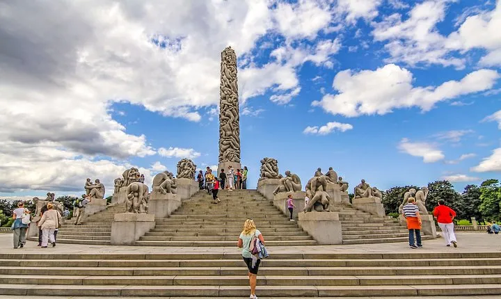Visit the Instaworthy Spots of Oslo's Vigeland Park with a Local
