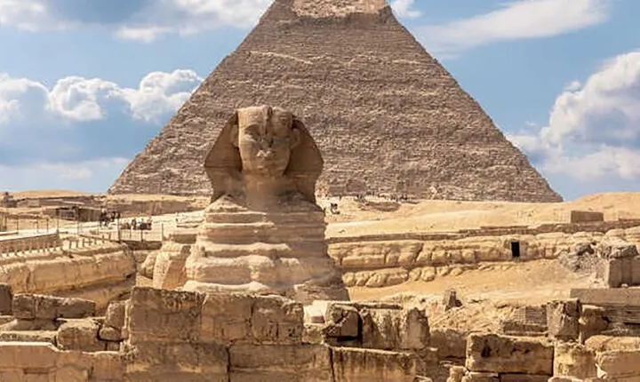 Half Day Tour To Giza Pyramids,Sphinx, Into A Pyramid and Lunch